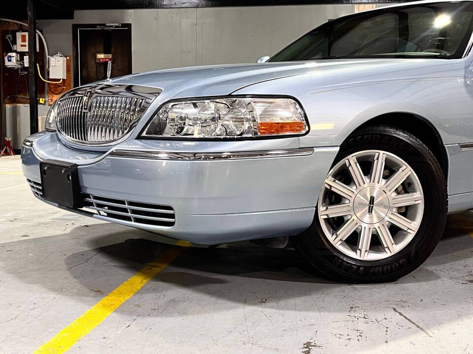 2010 Lincoln Town Car for sale at Carnival Car Company in Victoria, TX