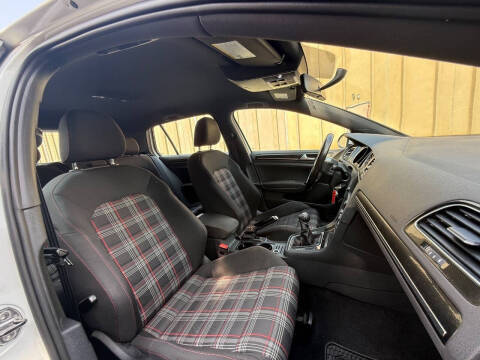 2017 Volkswagen Golf GTI S