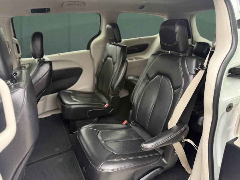 2022 Chrysler Pacifica Touring L