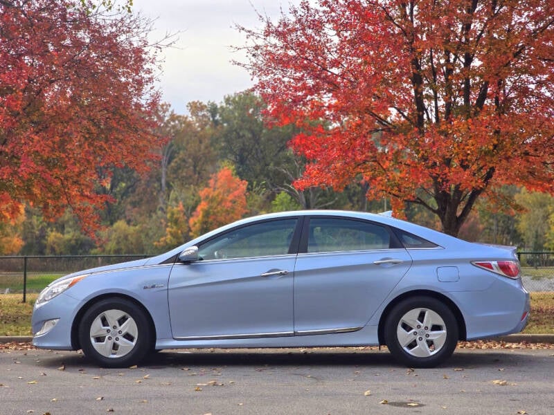 2012 Hyundai Sonata Hybrid Base photo 6