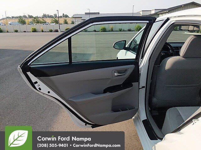 2017 Toyota Camry LE