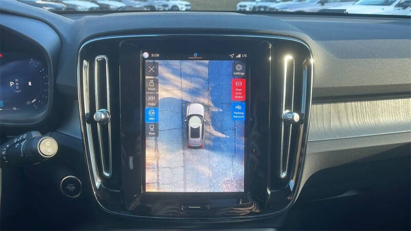 2026 Volvo XC40 B5 Plus