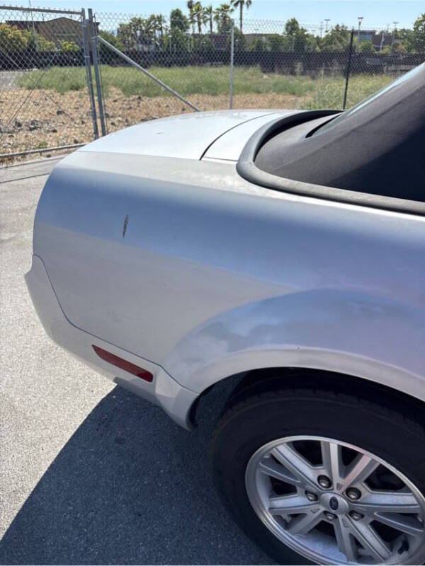 2006 Ford Mustang V6 Standard