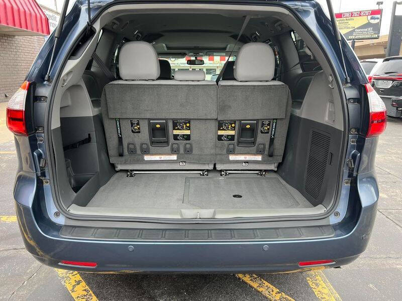 2016 Toyota Sienna XLE 8-Passenger