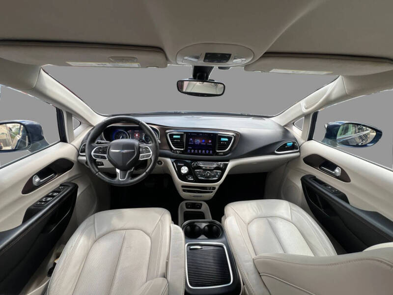 2017 Chrysler Pacifica Touring-L Plus