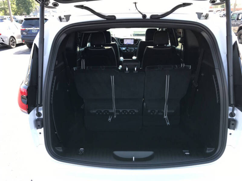 2027 Chrysler Pacifica Limited