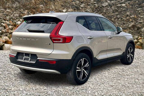 2023 Volvo XC40 B5 Plus Bright Theme