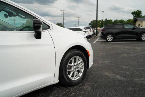 2024 Chrysler Pacifica Touring L