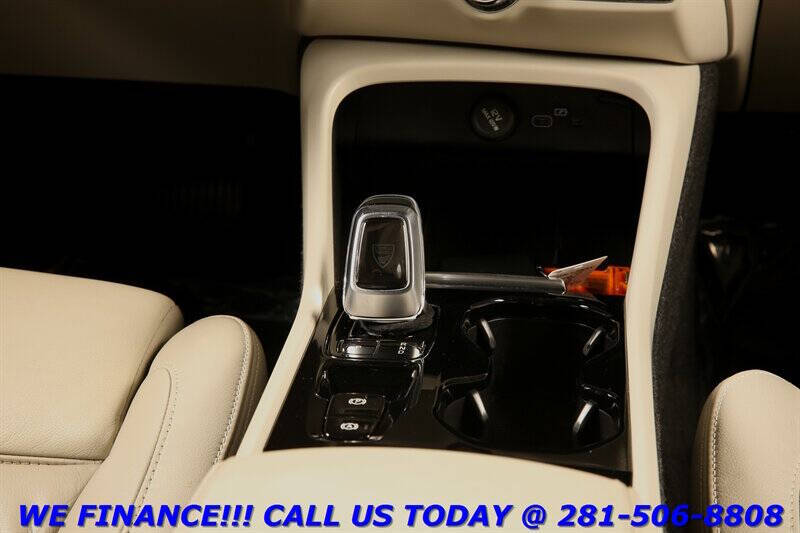 2023 Volvo XC40 B5 Plus Bright Theme