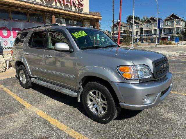 2005 Toyota Sequoia Limited's photo