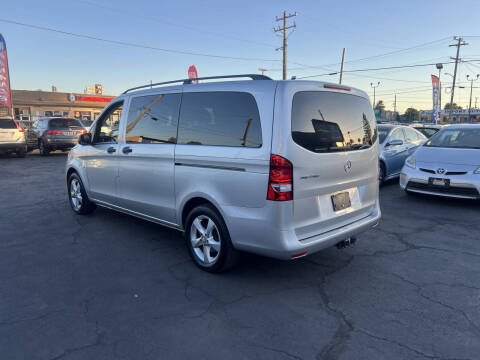 2017 Mercedes-Benz Metris Passenger
