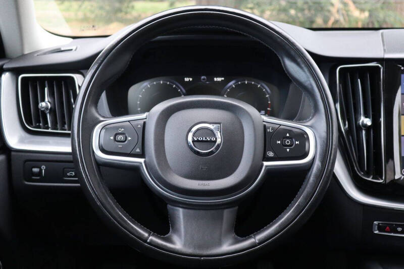 2019 Volvo XC60 T5 Momentum