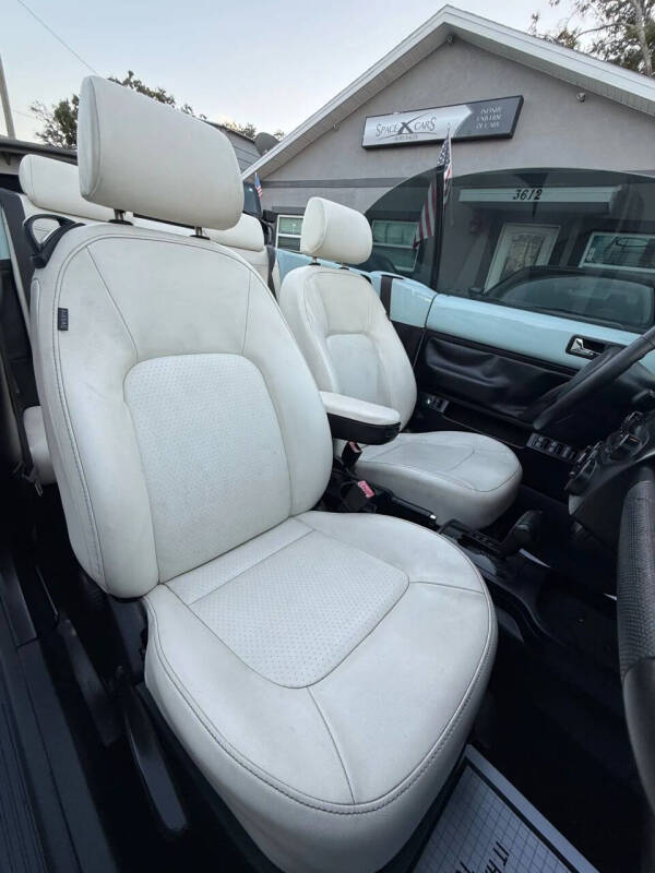 2010 Volkswagen New Beetle Convertible