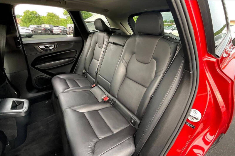 2023 Volvo XC60 B5 Plus Dark Theme