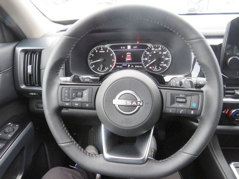 2025 Nissan Pathfinder SL