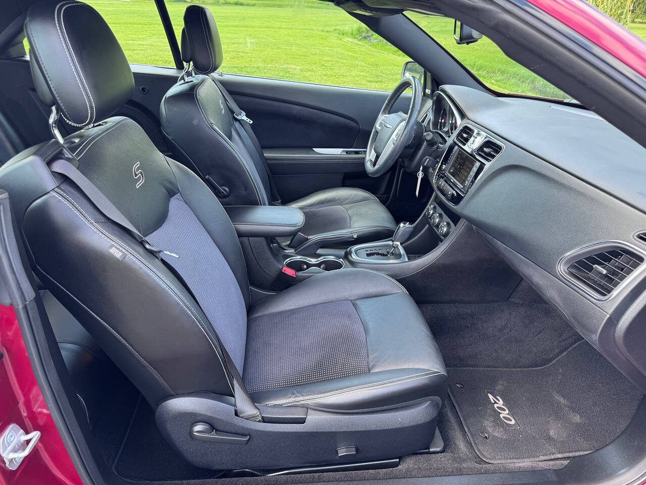 2014 Chrysler 200 18