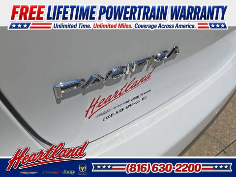 2027 Chrysler Pacifica Select
