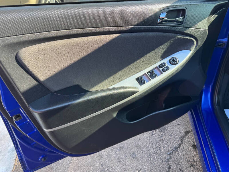 2012 Hyundai Accent SE