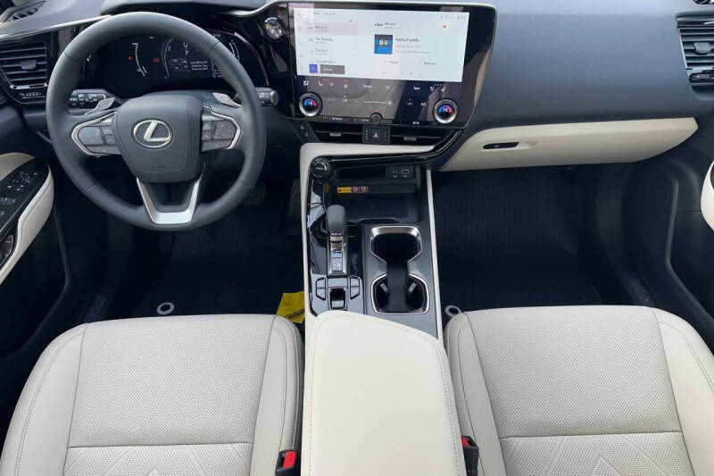 2026 Lexus NX 450h+ Luxury