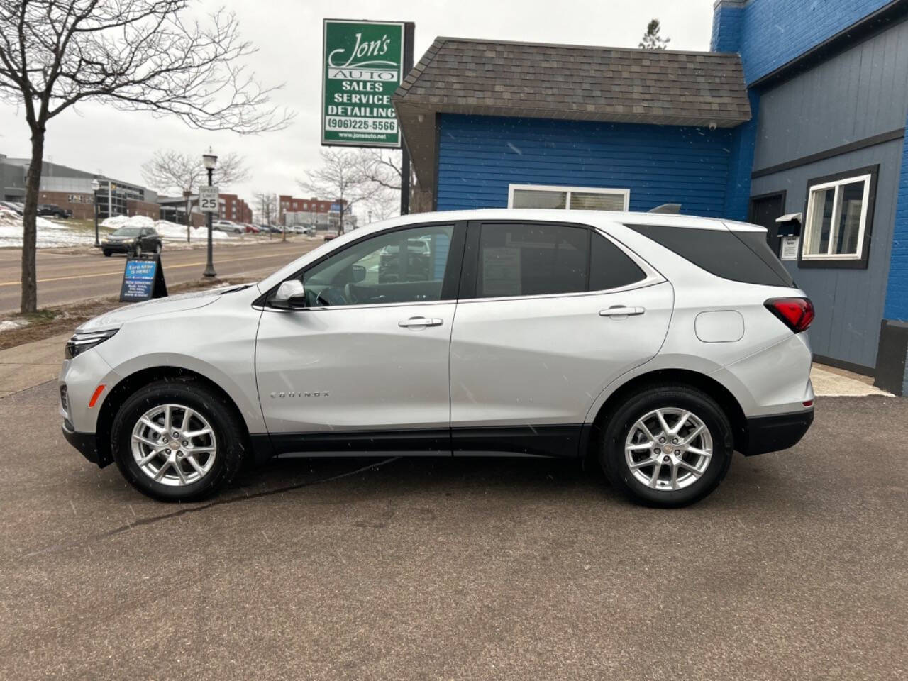 2022 Chevrolet Equinox for sale at Jon's Auto in Marquette, MI