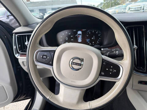 2022 Volvo S60 B5 Momentum