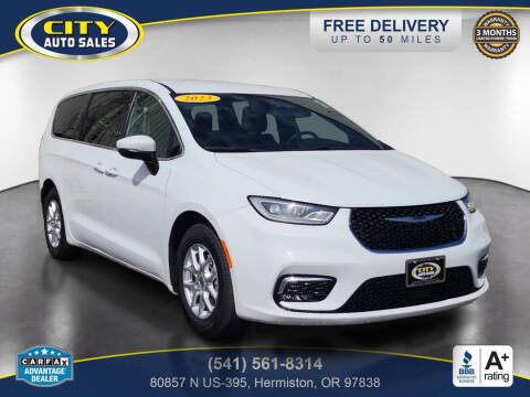 2023 Chrysler Pacifica Touring Photo