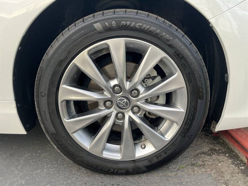 2017 Toyota Camry Hybrid XLE