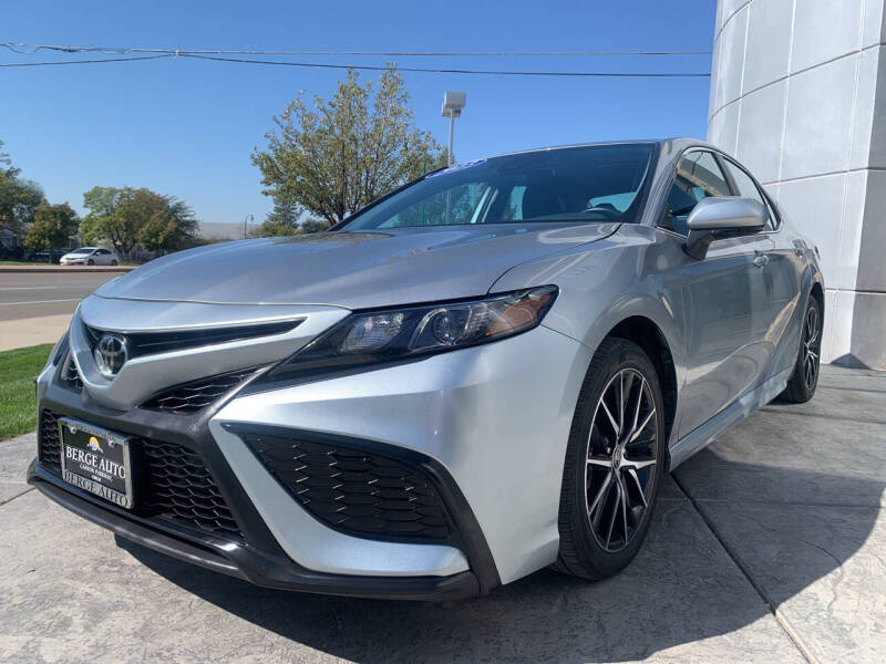 2023 Toyota Camry SE photo 3