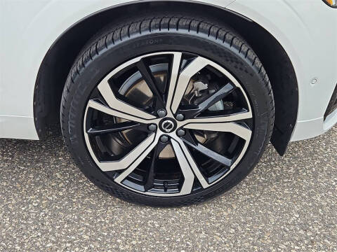 2023 Volvo XC60 B6 Ultimate Dark Theme