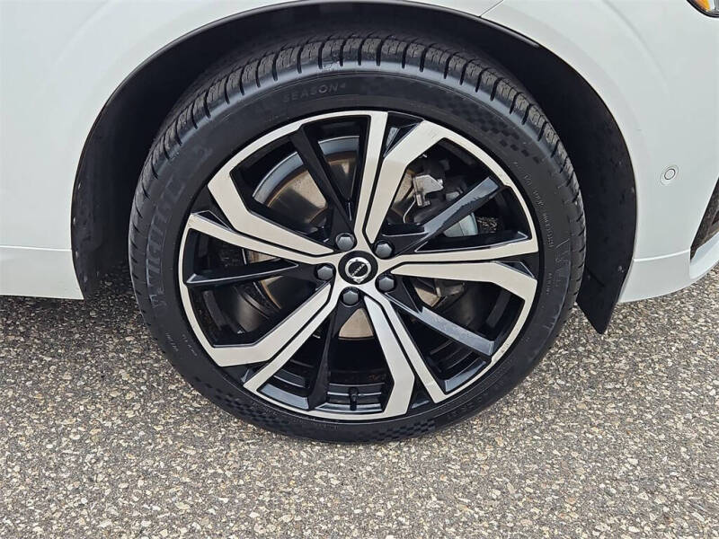 2023 Volvo XC60 B6 Ultimate Dark Theme