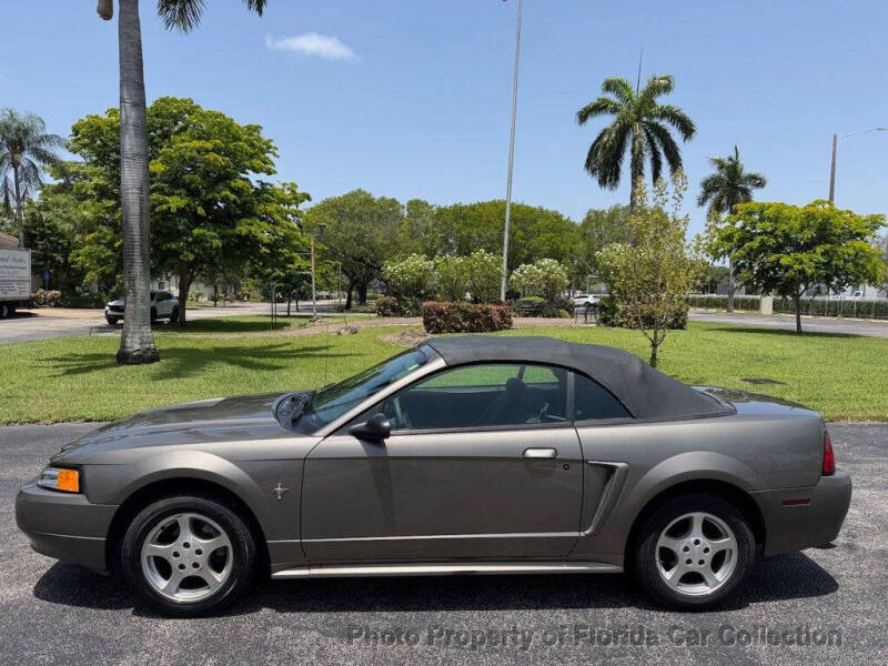 2002 Ford Mustang Deluxe