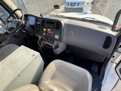 2016 Freightliner M2 106