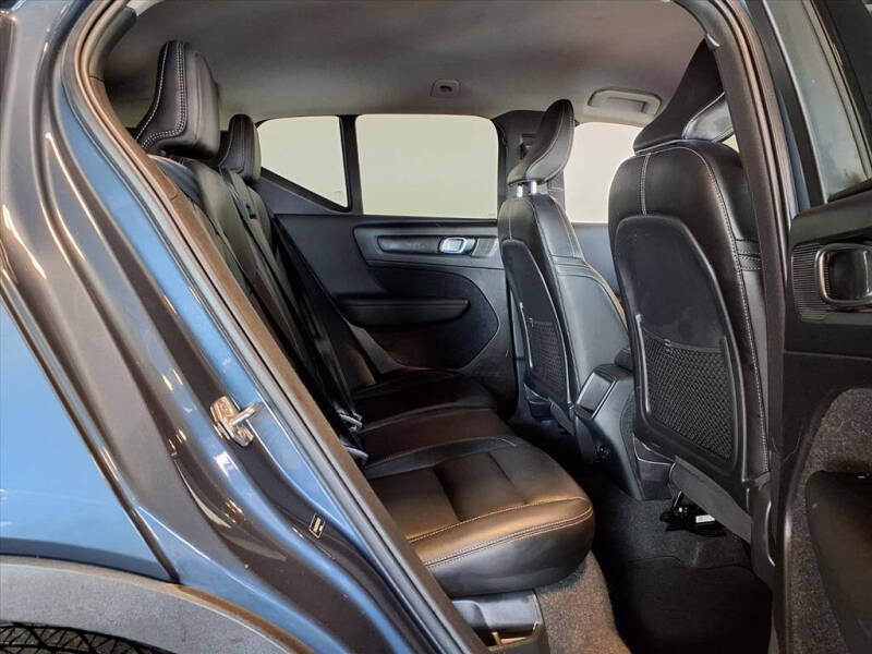 2021 Volvo XC40 T4 Momentum