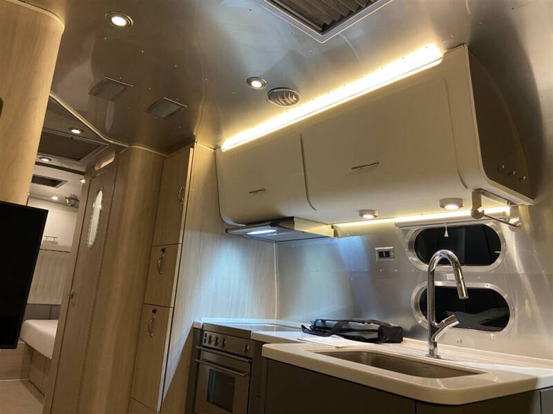 2018 Airstream GLOBETROTTER -