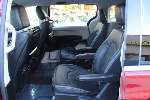 2017 Chrysler Pacifica Hybrid Platinum