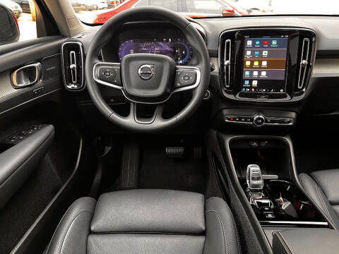 2025 Volvo XC40 B5 Plus Dark Theme