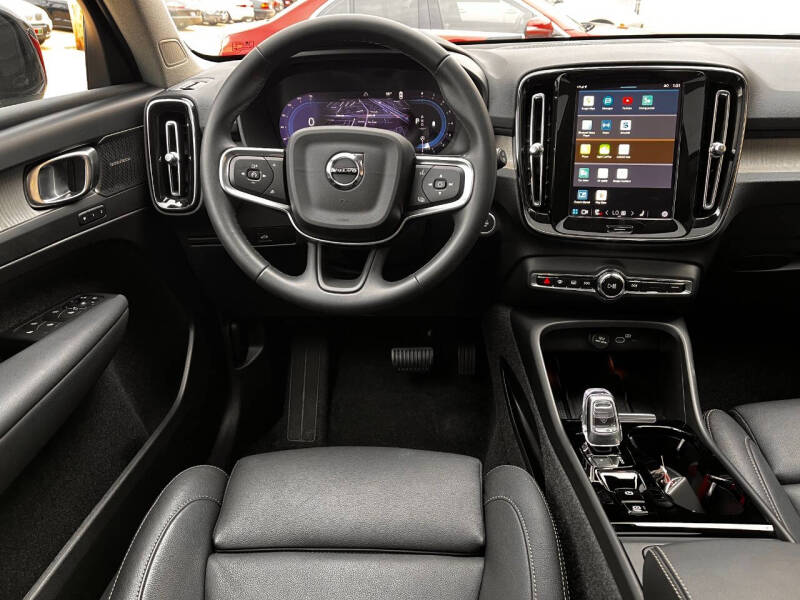 2025 Volvo XC40 B5 Plus Dark Theme