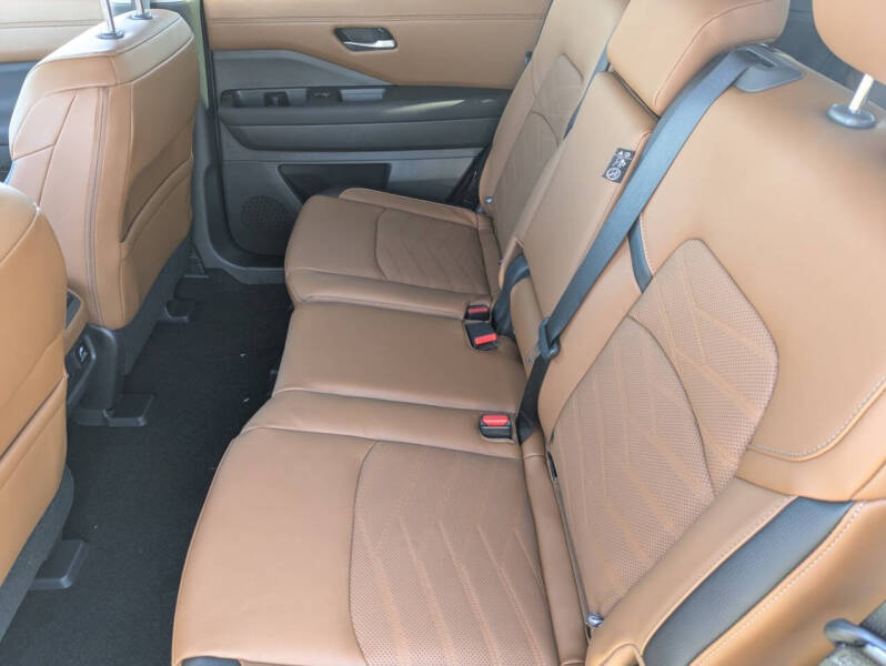 2025 Nissan Pathfinder Platinum