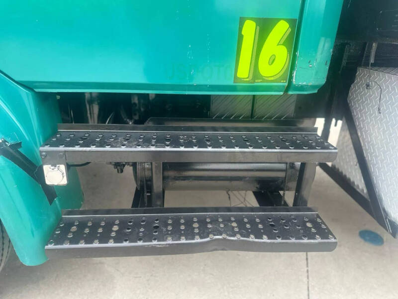 2001 Freightliner FL70