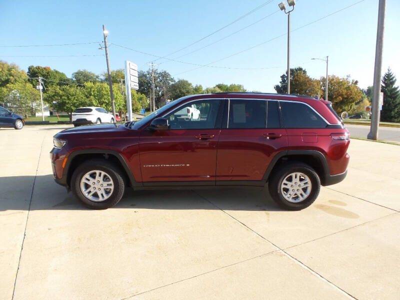 2024 Jeep Grand Cherokee Laredo's photo