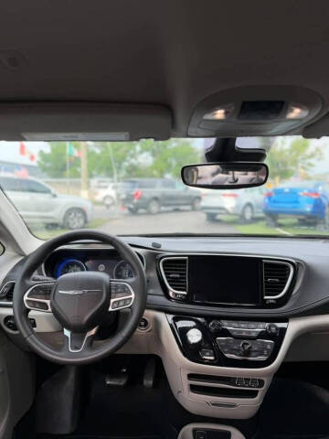 2023 Chrysler Pacifica Touring L