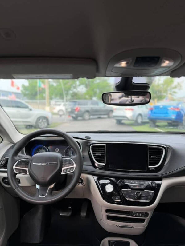 2023 Chrysler Pacifica Touring L