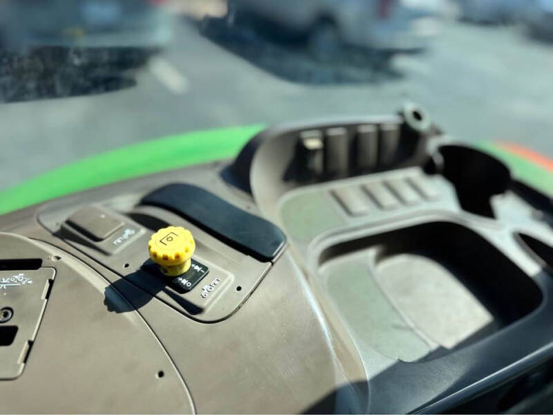 2015 John Deere 6115d