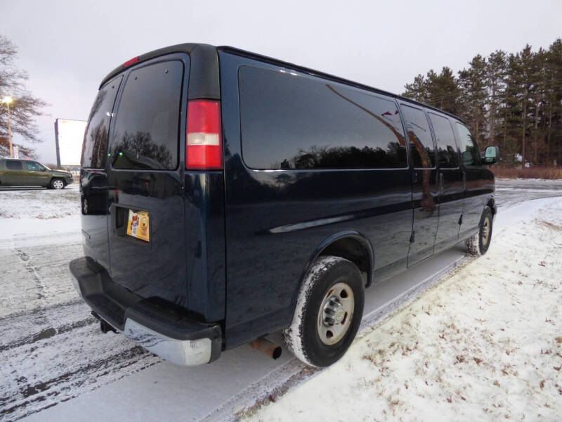 2009 Chevrolet Express LS photo 5