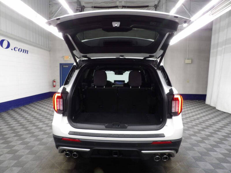 2025 Ford Explorer Platinum