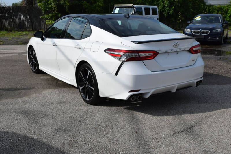 2019 Toyota Camry XSE photo 5