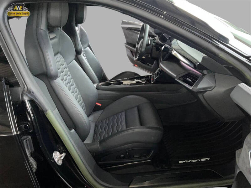 2023 Audi e-tron GT quattro Premium Plus