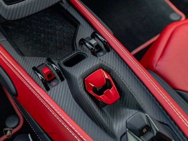 2025 Lamborghini Revuelto