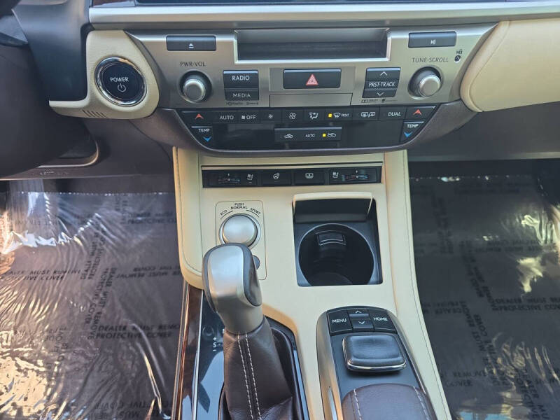 2016 Lexus ES 300h