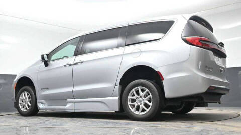 2024 Chrysler Pacifica Touring L